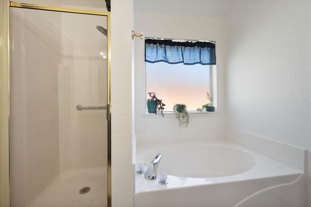 1221 Highcrest Drive, Burleson, TX 76028