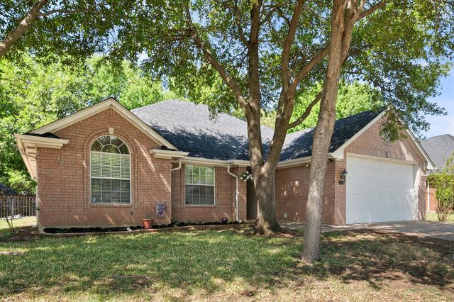 1221 Highcrest Drive, Burleson, TX 76028