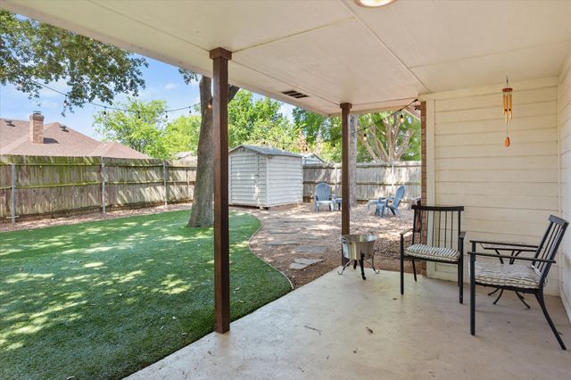 1221 Highcrest Drive, Burleson, TX 76028