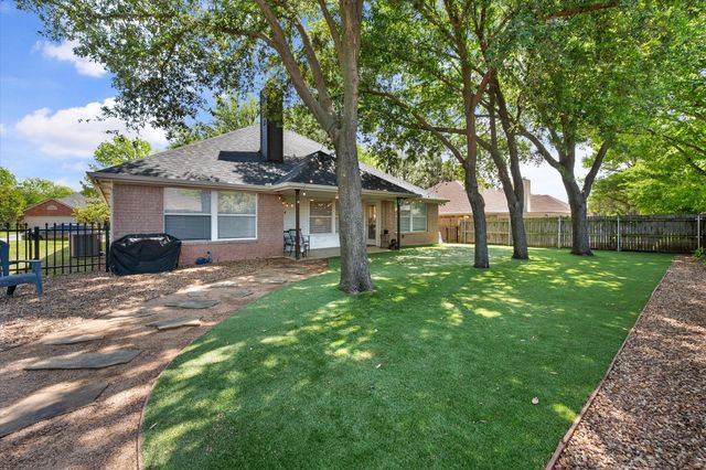 1221 Highcrest Drive, Burleson, TX 76028