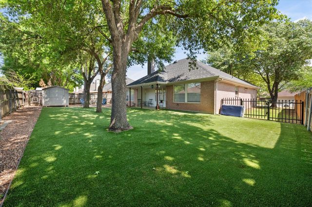 1221 Highcrest Drive, Burleson, TX 76028