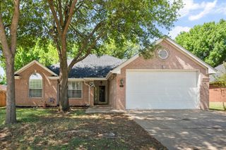 1221 Highcrest Drive, Burleson, TX 76028