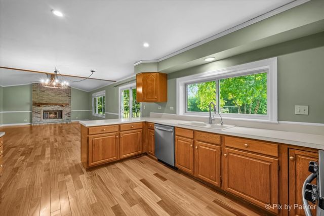 725 Pimlico Parkway, Sleepy Hollow, IL 60118