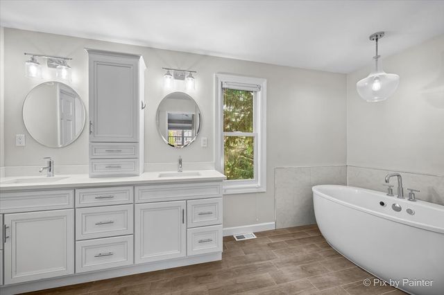 725 Pimlico Parkway, Sleepy Hollow, IL 60118