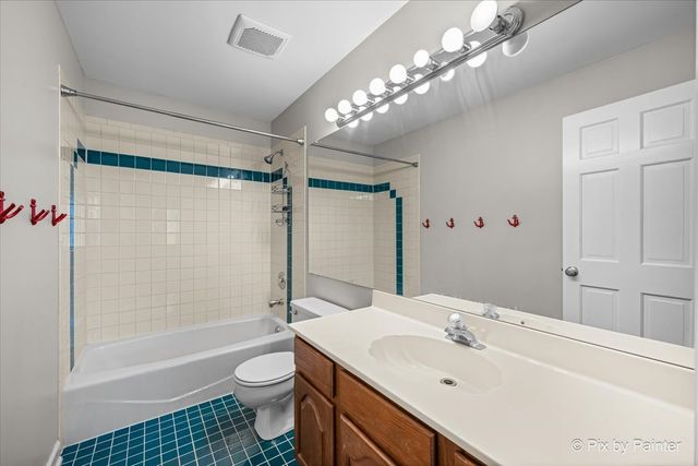 725 Pimlico Parkway, Sleepy Hollow, IL 60118