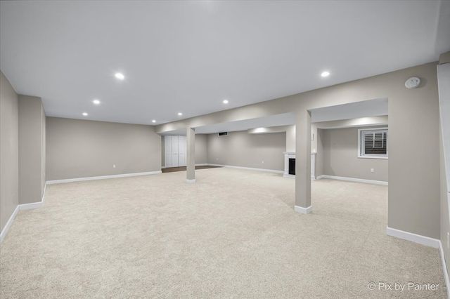 725 Pimlico Parkway, Sleepy Hollow, IL 60118