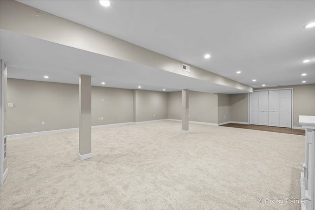 725 Pimlico Parkway, Sleepy Hollow, IL 60118
