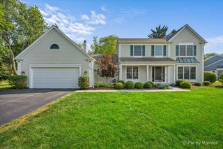 725 Pimlico Parkway, Sleepy Hollow, IL 60118