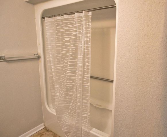 401 E Texas Street, Brazoria, TX 77422