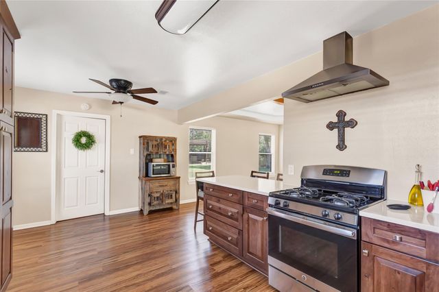 203 S Fm 565 S, Baytown, TX 77523