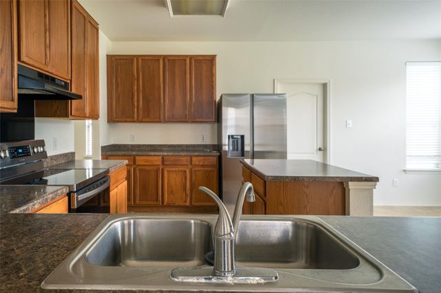 612 Dark Tree LN, Round Rock, TX 78664