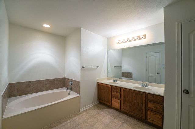 612 Dark Tree LN, Round Rock, TX 78664