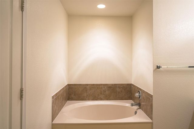 612 Dark Tree LN, Round Rock, TX 78664