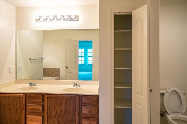 612 Dark Tree LN, Round Rock, TX 78664