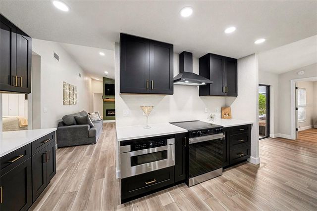 11325 GLENMONT DRIVE, Tampa, FL 33635