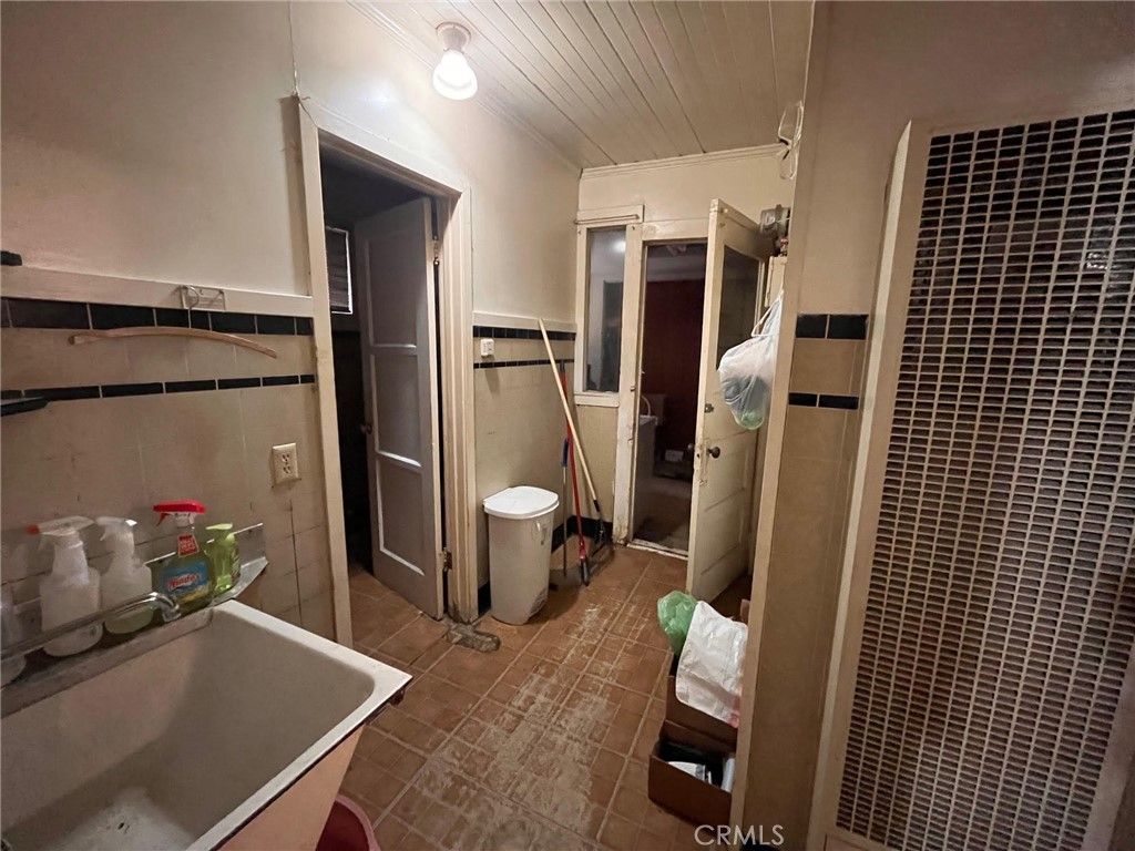 Image 11 of property listing at 1237 N Evergreen, Los Angeles, CA 90033