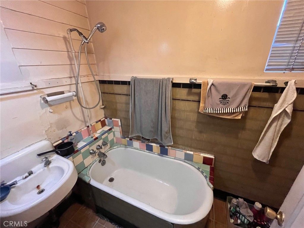 Image 12 of property listing at 1237 N Evergreen, Los Angeles, CA 90033
