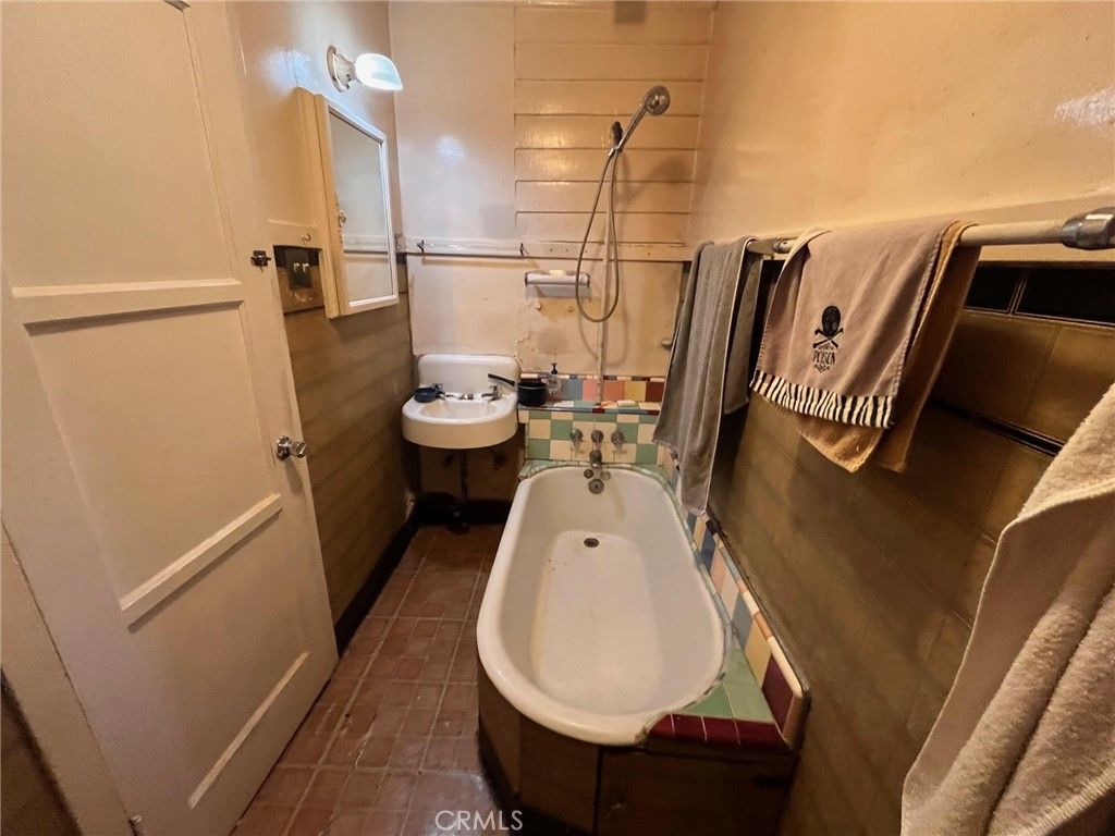 Image 14 of property listing at 1237 N Evergreen, Los Angeles, CA 90033
