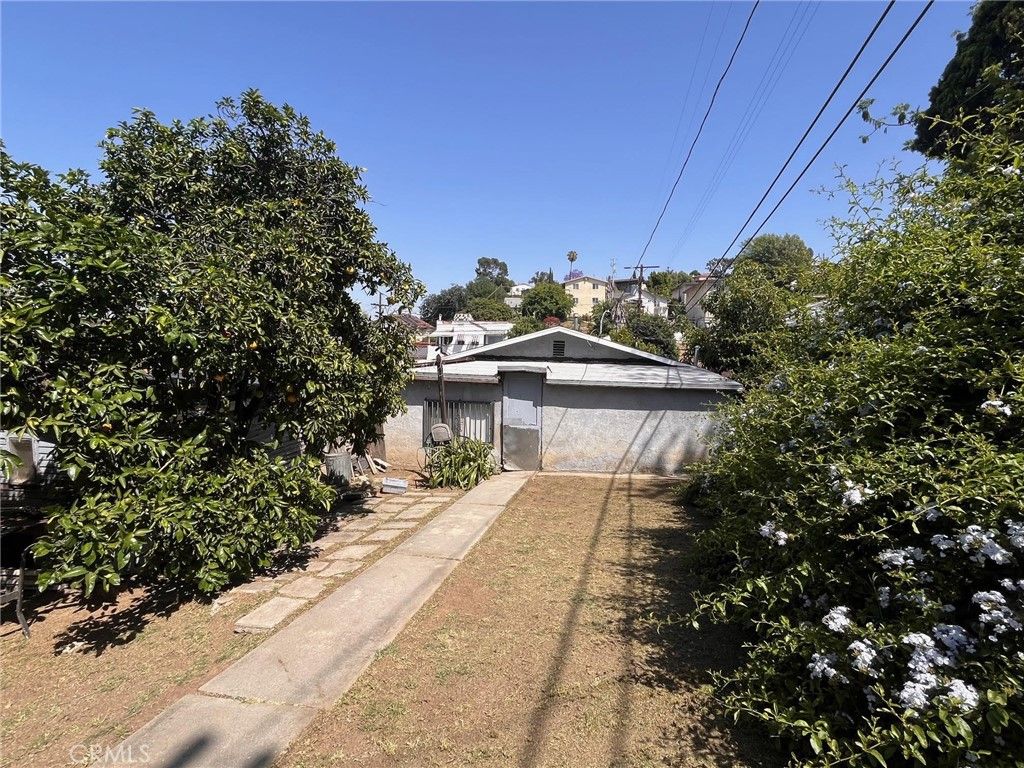 Image 19 of property listing at 1237 N Evergreen, Los Angeles, CA 90033