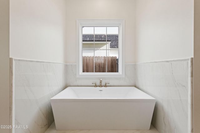 208 Crossbill Drive, Lafayette, LA 70508