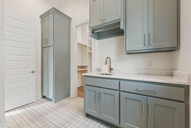 208 Crossbill Drive, Lafayette, LA 70508