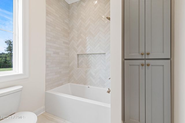 208 Crossbill Drive, Lafayette, LA 70508