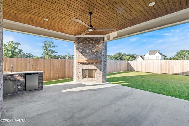 208 Crossbill Drive, Lafayette, LA 70508