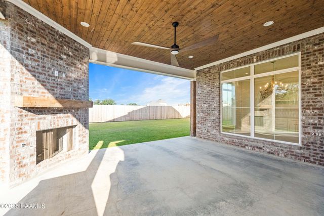 208 Crossbill Drive, Lafayette, LA 70508