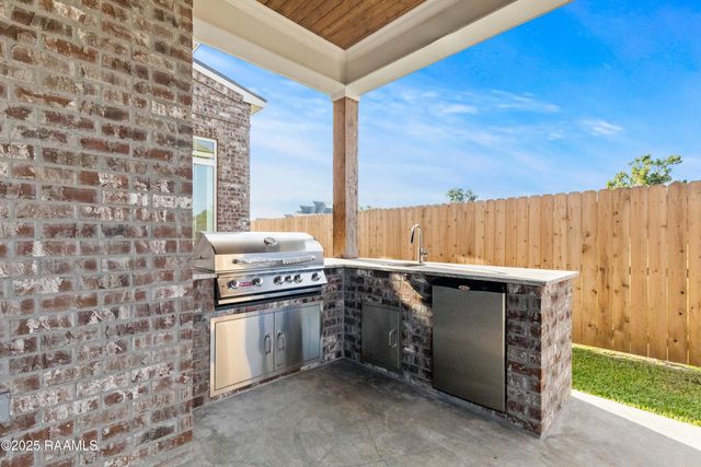 208 Crossbill Drive, Lafayette, LA 70508