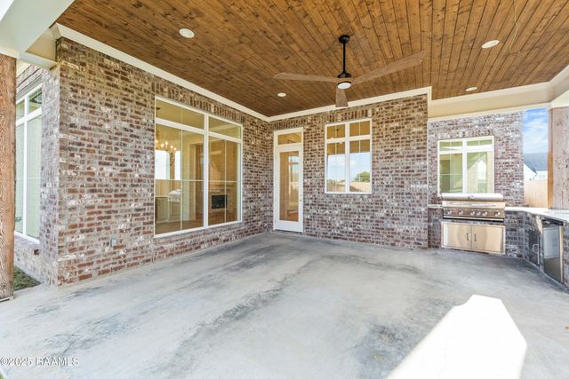 208 Crossbill Drive, Lafayette, LA 70508