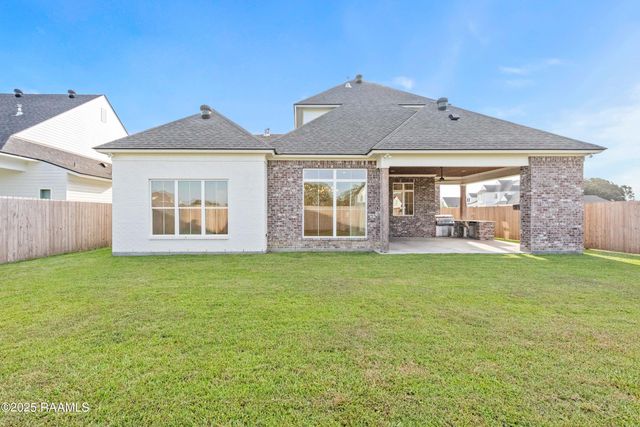 208 Crossbill Drive, Lafayette, LA 70508