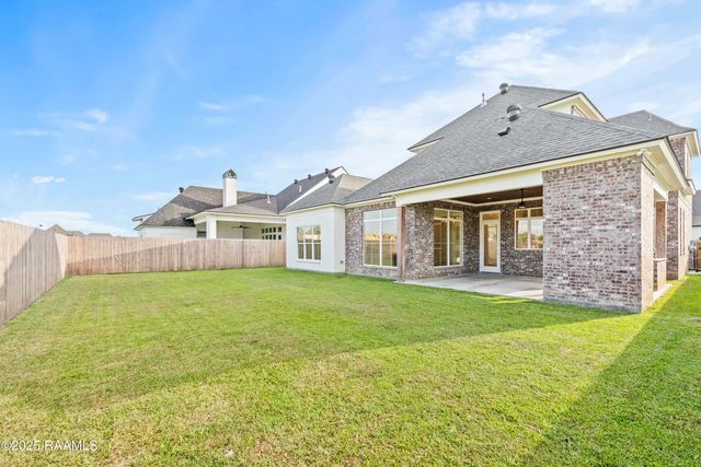 208 Crossbill Drive, Lafayette, LA 70508