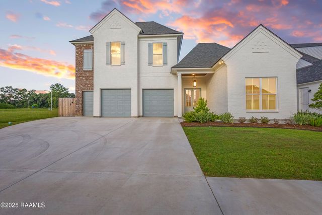 208 Crossbill Drive, Lafayette, LA 70508