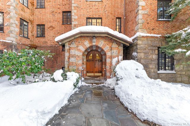 45 Pondfield Road W 6E, Bronxville, NY 10708