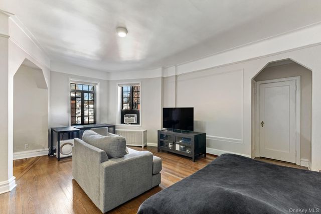 45 Pondfield Road W 6E, Bronxville, NY 10708