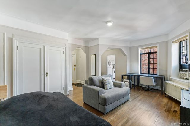 45 Pondfield Road W 6E, Bronxville, NY 10708