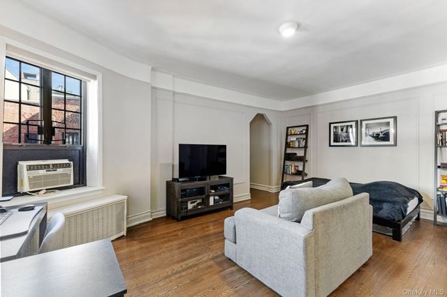 45 Pondfield Road W 6E, Bronxville, NY 10708