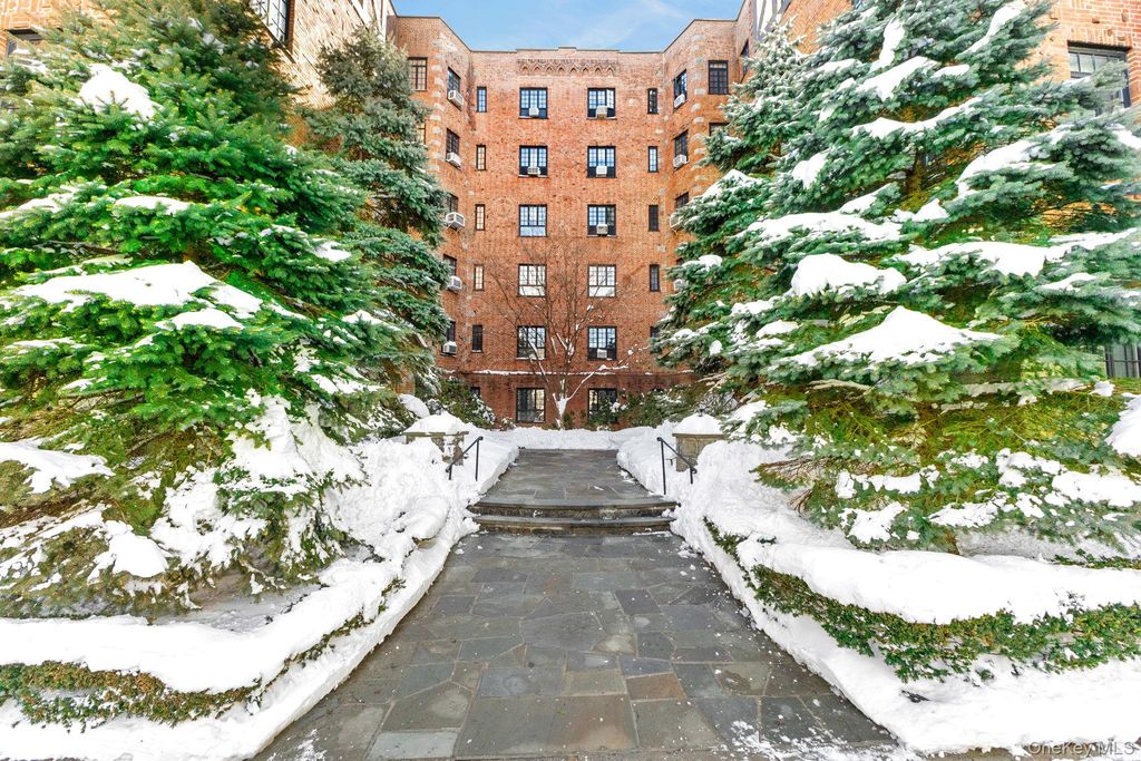 45 Pondfield Road W 6E, Bronxville, NY 10708