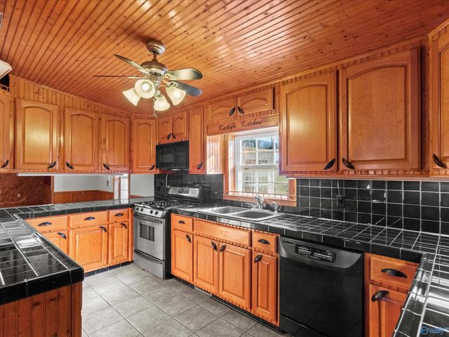 1511 Ready Section Road, Hazel Green, AL 35750