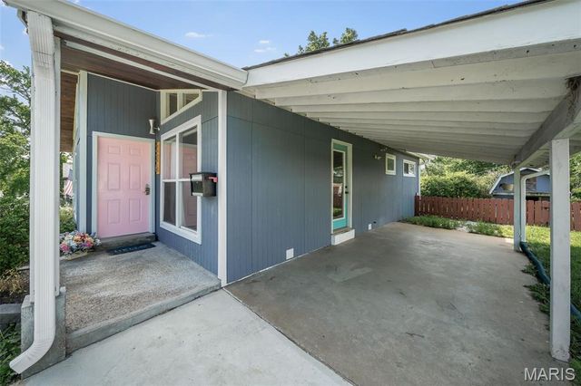 236 Hillcrest Boulevard, Ballwin, MO 63021