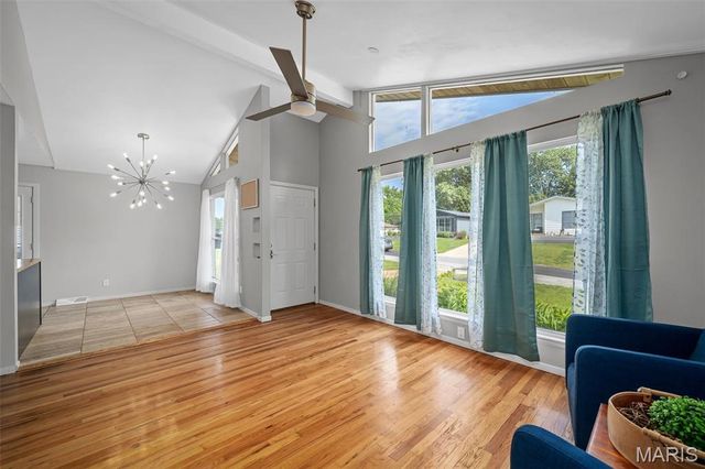 236 Hillcrest Boulevard, Ballwin, MO 63021