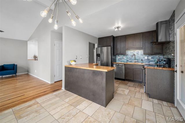 236 Hillcrest Boulevard, Ballwin, MO 63021