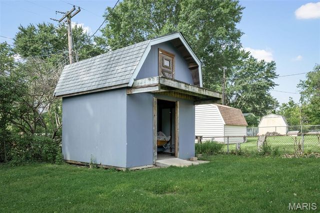 236 Hillcrest Boulevard, Ballwin, MO 63021