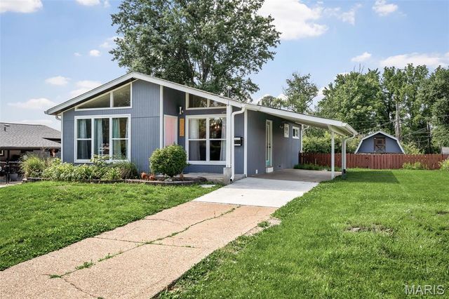 236 Hillcrest Boulevard, Ballwin, MO 63021