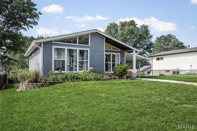 236 Hillcrest Boulevard, Ballwin, MO 63021