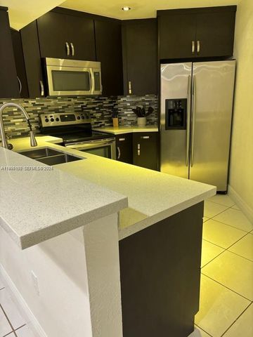 9403 Fontainebleau Blvd 211-21, Miami, FL 33172