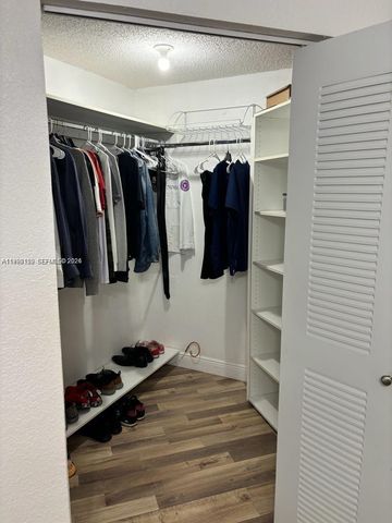 9403 Fontainebleau Blvd 211-21, Miami, FL 33172