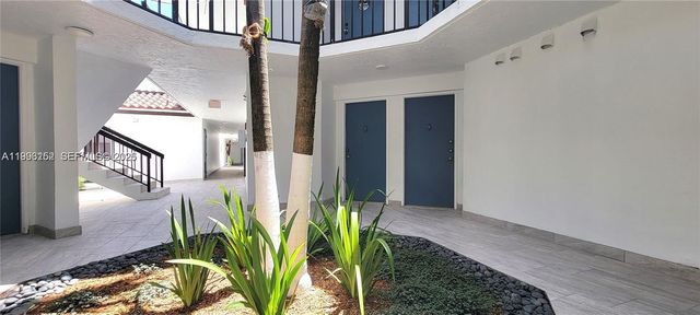 9403 Fontainebleau Blvd 211-21, Miami, FL 33172