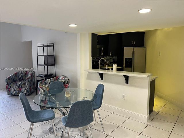 9403 Fontainebleau Blvd 211-21, Miami, FL 33172