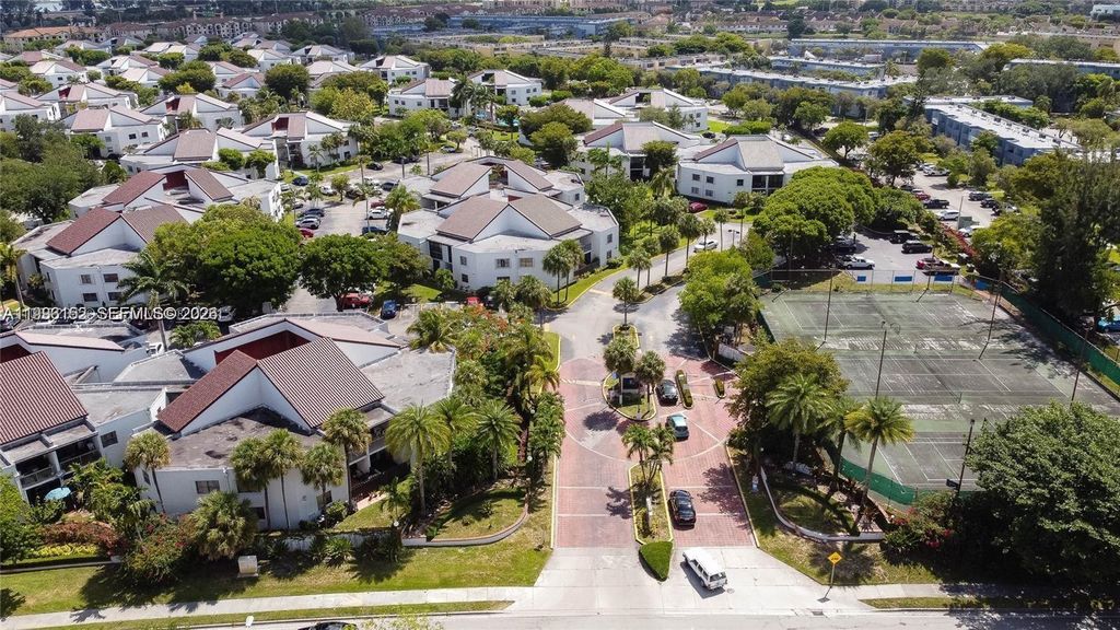 9403 Fontainebleau Blvd 211-21, Miami, FL 33172